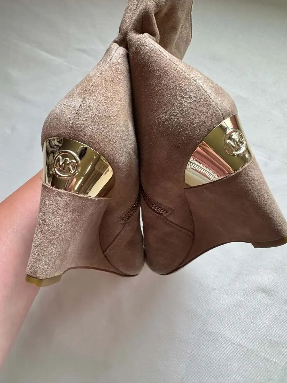 Michael Kors Suede Ankle Boots Gold Logo Heel Side Zip Women’s 6.5 Taupe